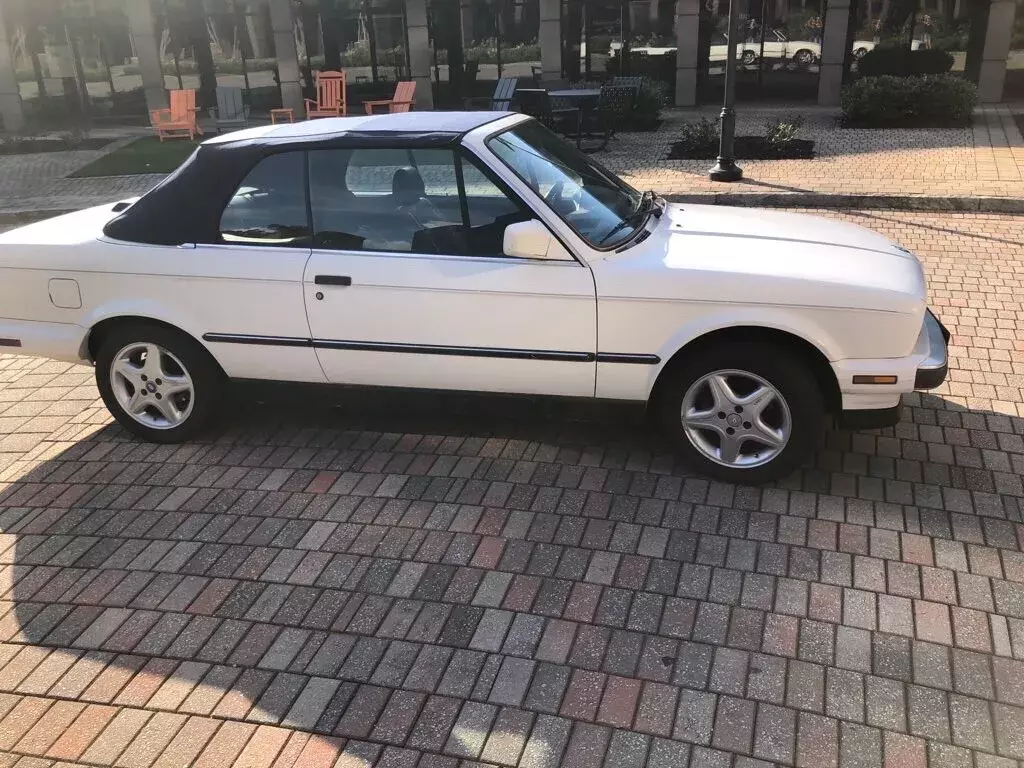 1988 BMW 3-Series White I AUTOMATIC 1988 BMW 3-Series I AUTOMATIC