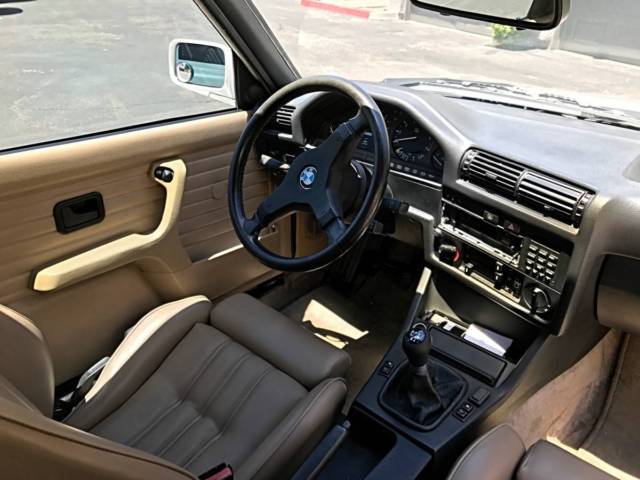 1988 BMW 3-Series 325is - photo 2