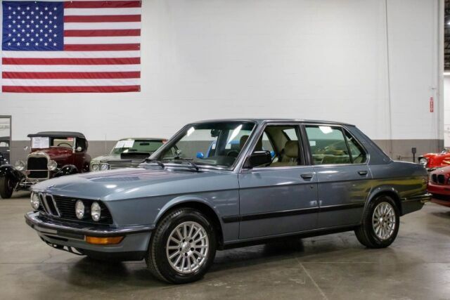 1988 BMW 535i 134818 Miles Cirrus Blue 3.4L 6Cyl 5-Speed Manual 1988 BMW 5-Series