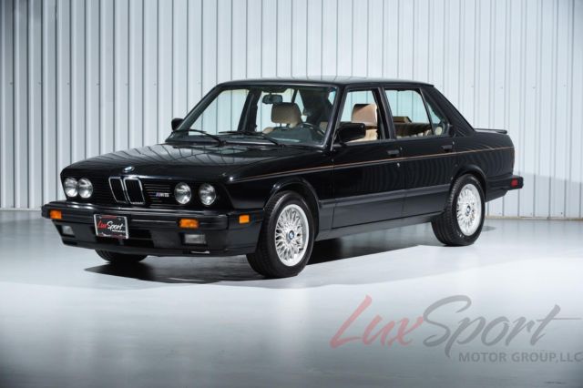 1988 BMW E28 M5 SEDAN IN SCHWARZ BLACK METALLIC OVER NATURAL TAN LEATHER INTERIO 1988 BMW M5 Sedan --
