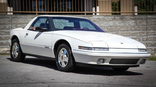 1988 Buick Reatta 33,409 Original Miles 1-Owner White/Red 100% Original CLEAN!!! 1988 Buick Reatta