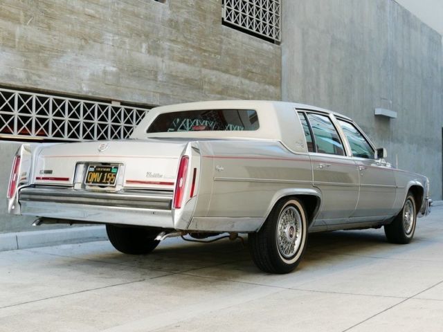1988 Cadillac Brougham 5,0 L V8 114,710 Low Miles - photo 4