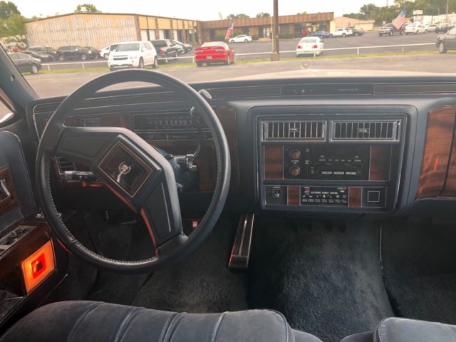 1988 Cadillac Brougham dElegance - photo 5