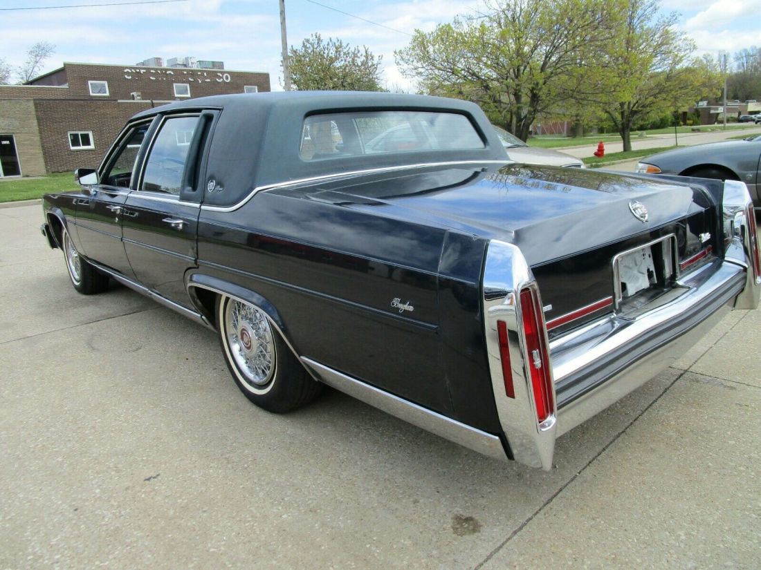 1988 Cadillac Fleetwood NO RESERVE AUCTION - LAST HIGHEST BIDDER WINS CAR! - photo 11
