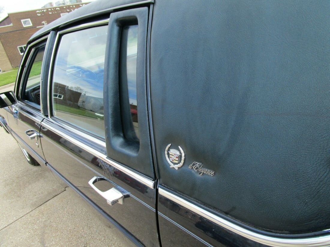 1988 Cadillac Fleetwood NO RESERVE AUCTION - LAST HIGHEST BIDDER WINS CAR! - photo 12
