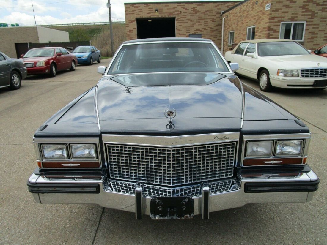 1988 Cadillac Fleetwood NO RESERVE AUCTION - LAST HIGHEST BIDDER WINS CAR! - photo 2