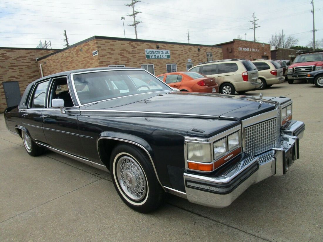 1988 Cadillac Fleetwood NO RESERVE AUCTION - LAST HIGHEST BIDDER WINS CAR! - photo 3