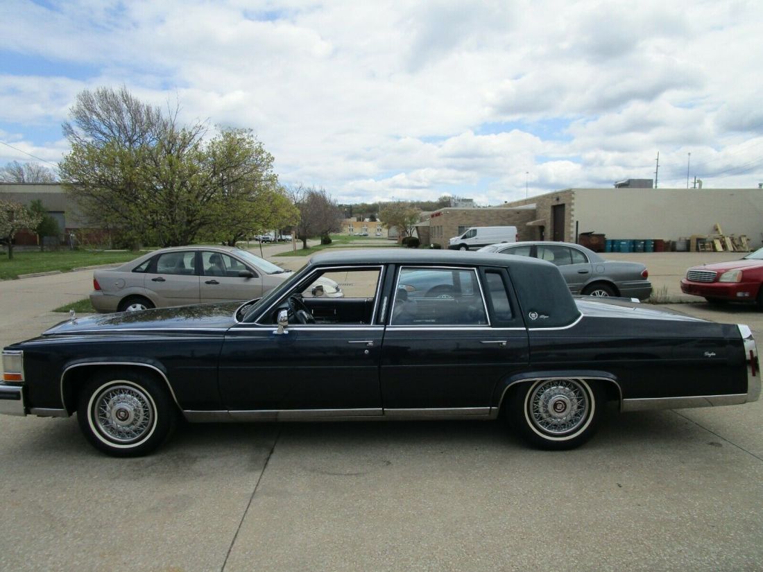 1988 Cadillac Fleetwood NO RESERVE AUCTION - LAST HIGHEST BIDDER WINS CAR! - photo 7