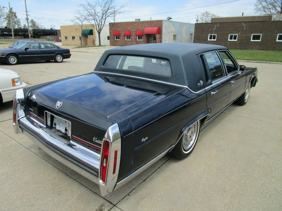 1988 Cadillac Fleetwood NO RESERVE AUCTION - LAST HIGHEST BIDDER WINS CAR! - photo 9