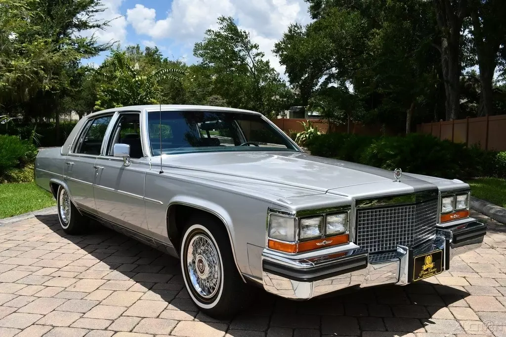 1988 Cadillac Fleetwood brougham Just 12038 miles 5L V8 16V Sedan 1988 Cadillac Brougham Clean Car fax Amazing original condition As New!!