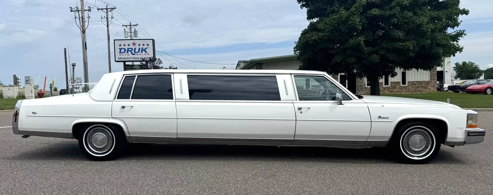 1988 Cadillac Fleetwood Brougham Limousine - photo 2