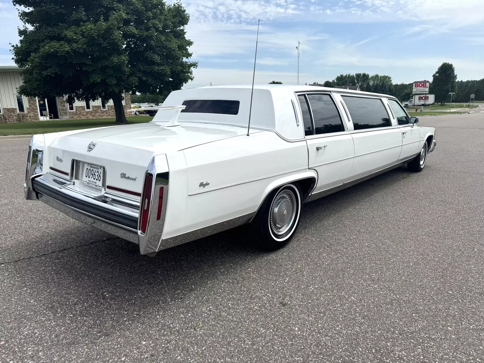 1988 Cadillac Fleetwood Brougham Limousine - photo 3