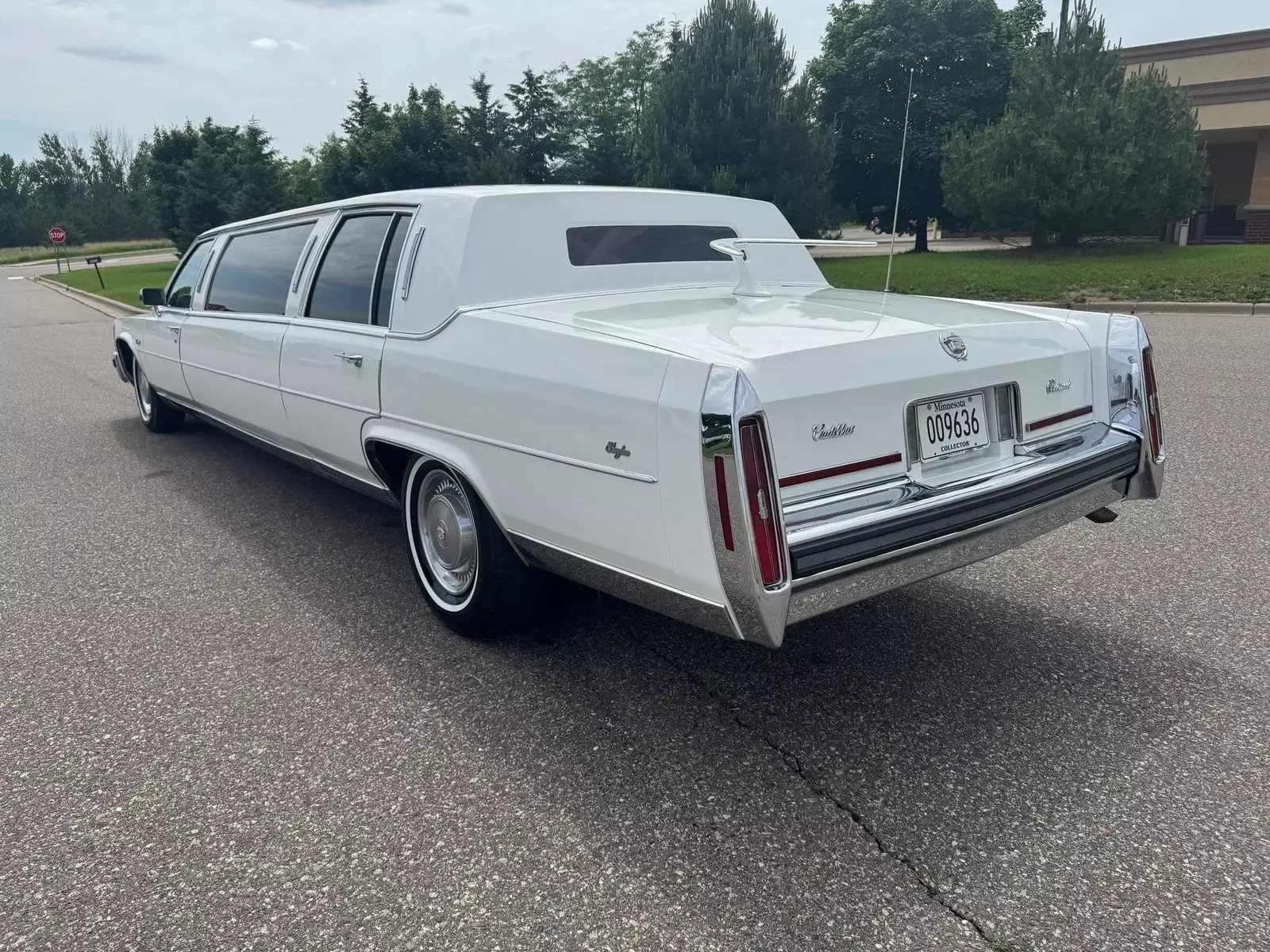 1988 Cadillac Fleetwood Brougham Limousine - photo 6