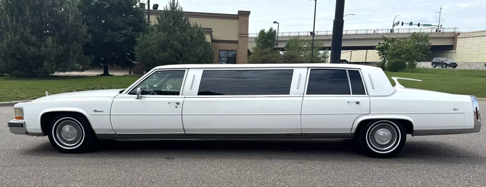 1988 Cadillac Fleetwood Brougham Limousine - photo 7