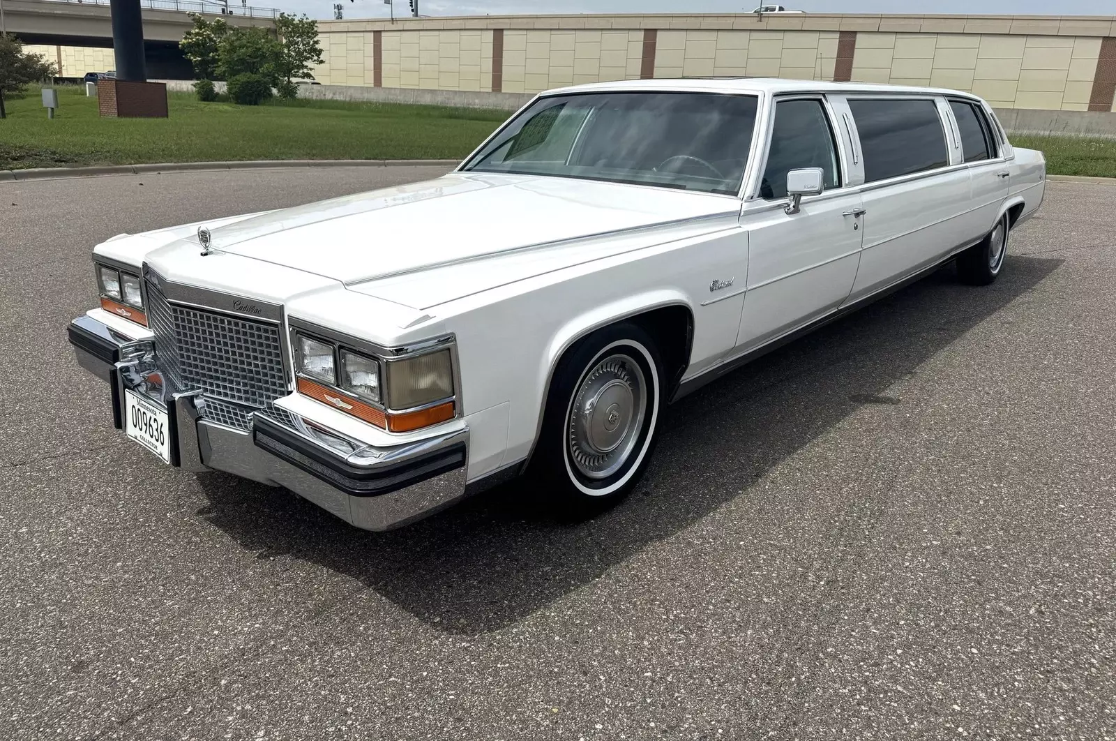 1988 Cadillac Fleetwood Brougham Limousine - photo 8