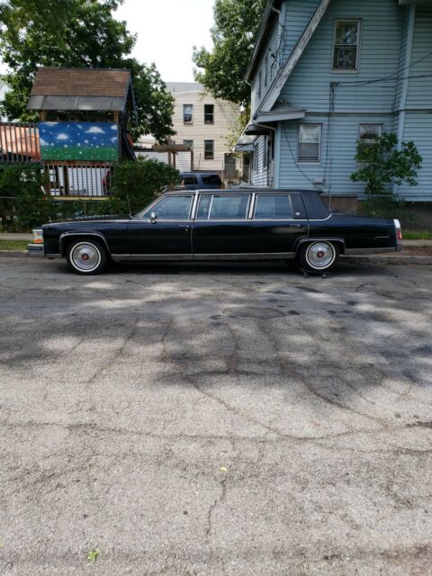1988 Cadillac Fleetwood Brougham Limousine - photo 10