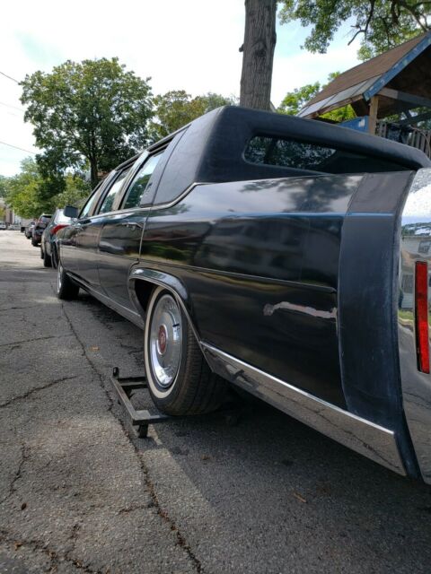 1988 Cadillac Fleetwood Brougham Limousine - photo 4