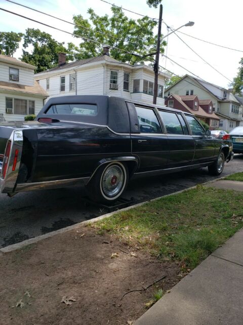 1988 Cadillac Fleetwood Brougham Limousine - photo 9