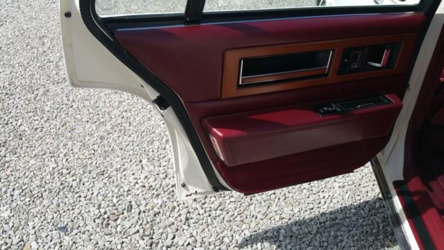 1988 Cadillac Fleetwood - photo 11