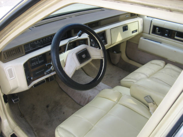 1988 Cadillac DeVille Standard - photo 4