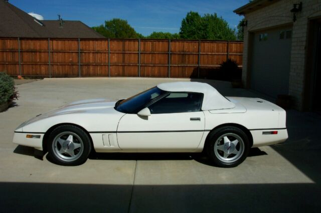 1988 Chevrolet Corvette Convertible - photo 2