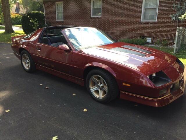 1988 Camaro IROC Z-28 305 V8 1988 Chevrolet Camaro
