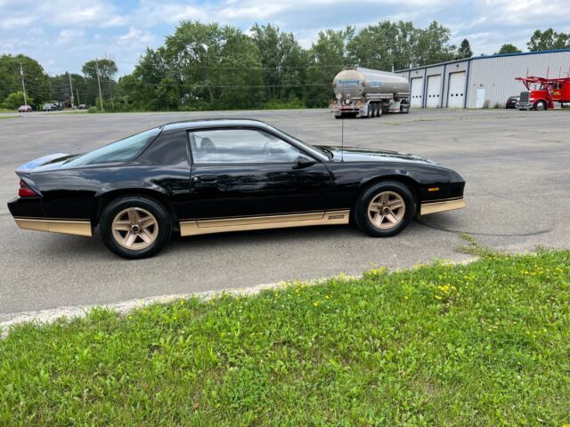 1988 Chevrolet Camaro - photo 9