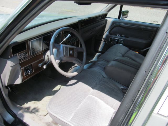 1988 Lincoln Town Car - photo 13