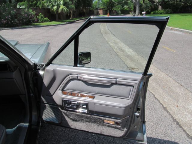 1988 Lincoln Town Car - photo 9
