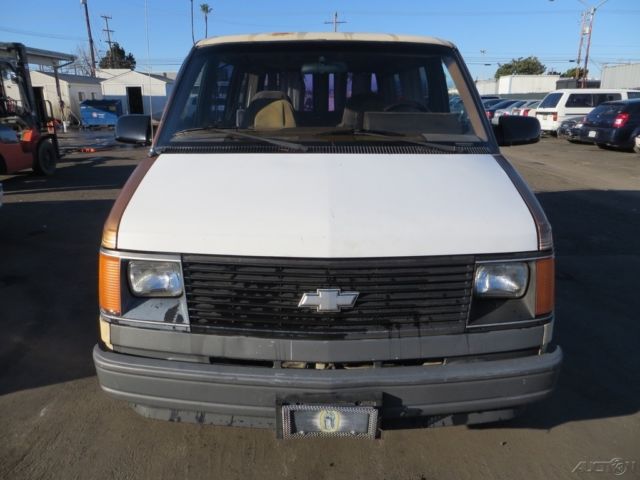 1988 Chevrolet Astro - photo 2