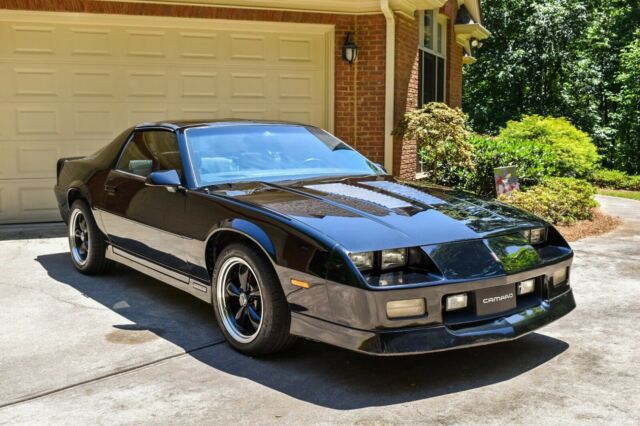 1988 Chevrolet Camaro IROC-Z28 (Factory 350) 1988 Chevrolet Camaro IROZ-Z28