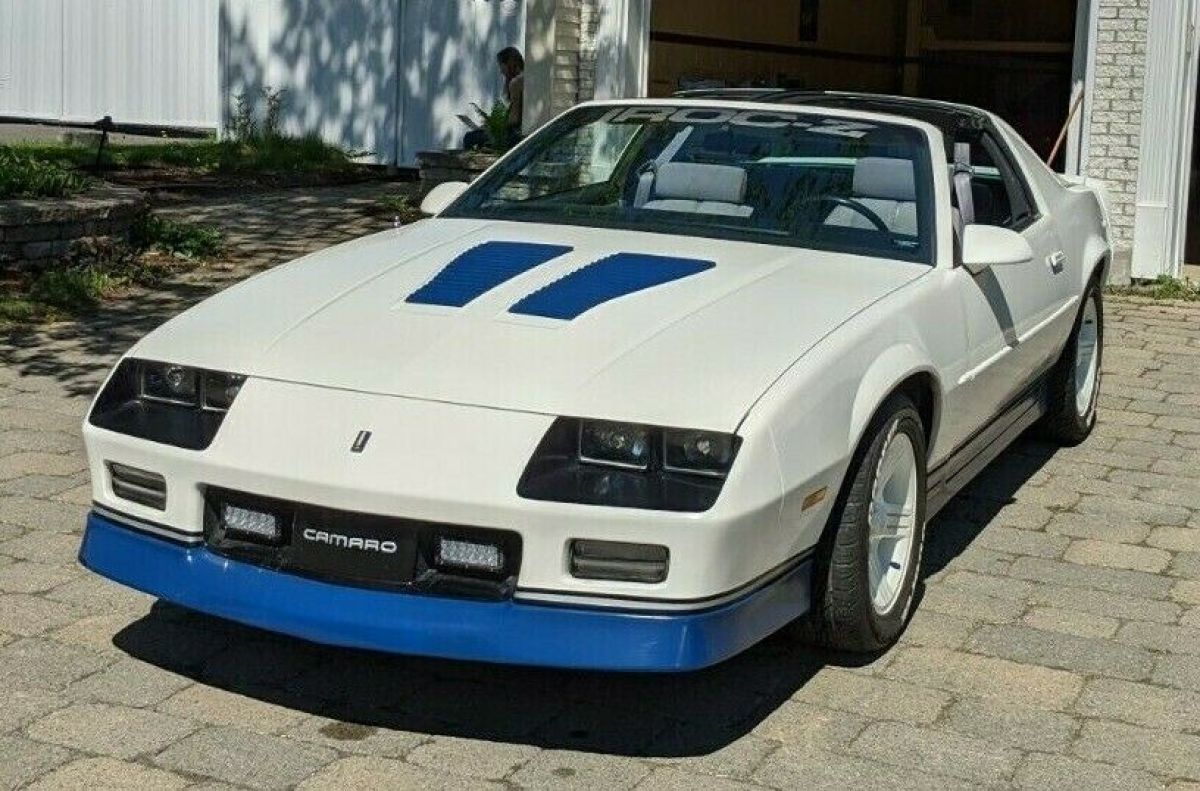 1988 Chevrolet Camaro IROC-Z Z28 - photo 2