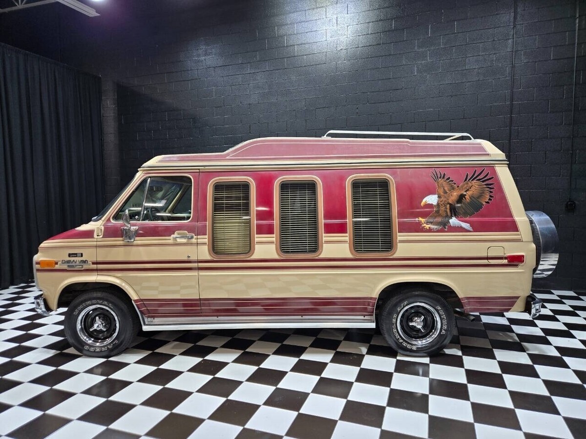 1988 Chevrolet Chevy Van G20 2dr Cargo - photo 2