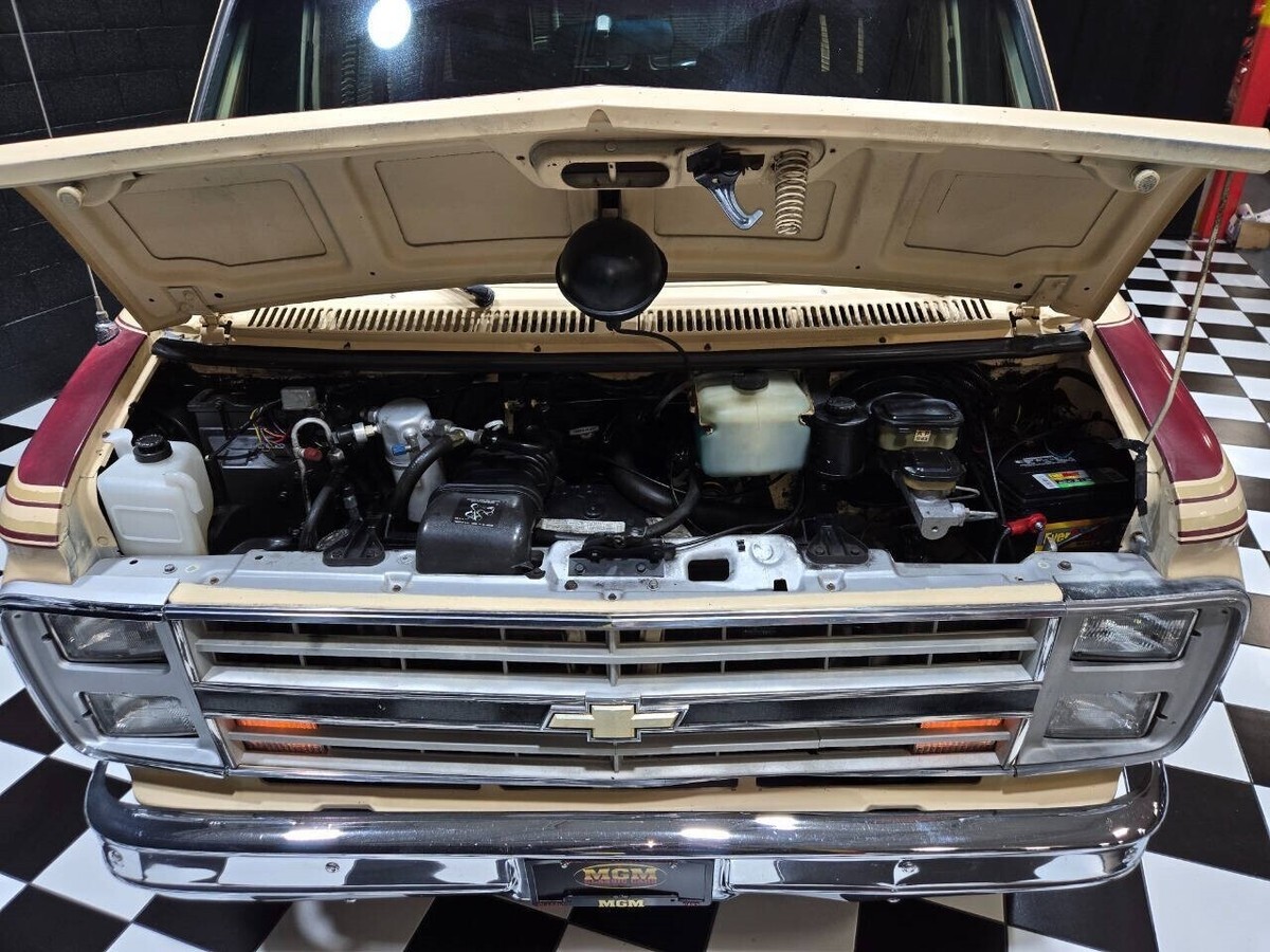 1988 Chevrolet Chevy Van G20 2dr Cargo - photo 5