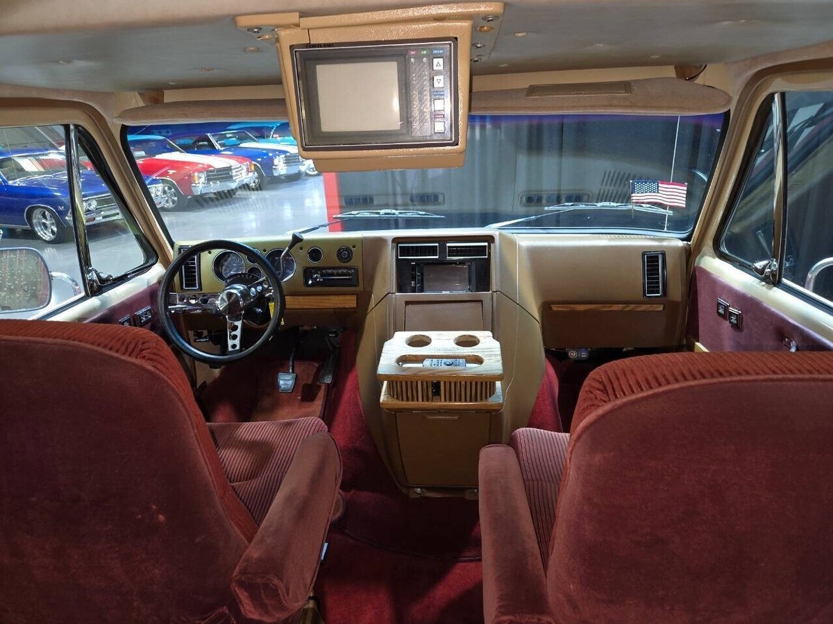 1988 Chevrolet Chevy Van G20 2dr Cargo - photo 6