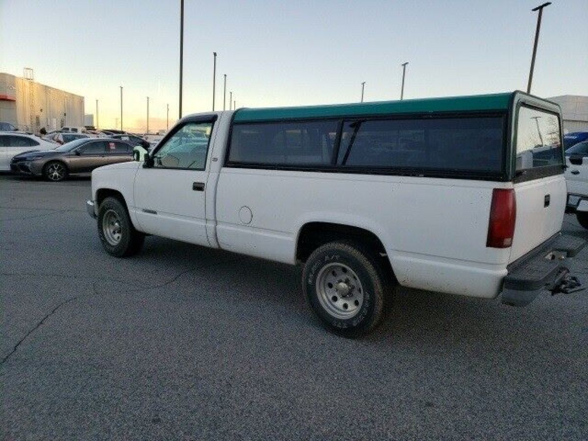 1988 Chevrolet C/K Pickup 2500 Cheyenne - photo 3