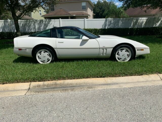 1988 Chevrolet Corvette 35th Anniversary - photo 2