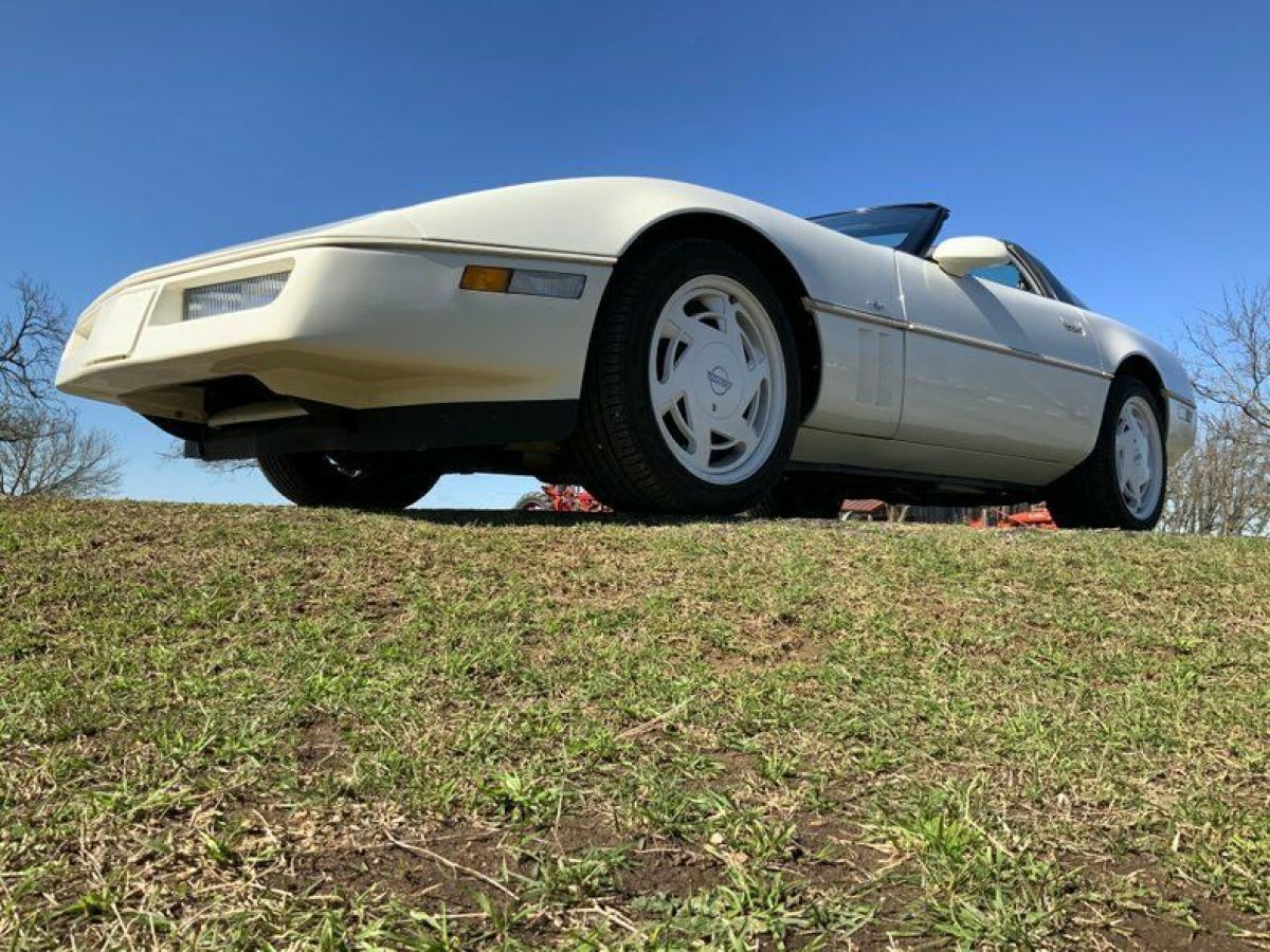 1988 Chevrolet Corvette 35th Anniversary, 8704 Actual Mile Collector Car, - photo 11