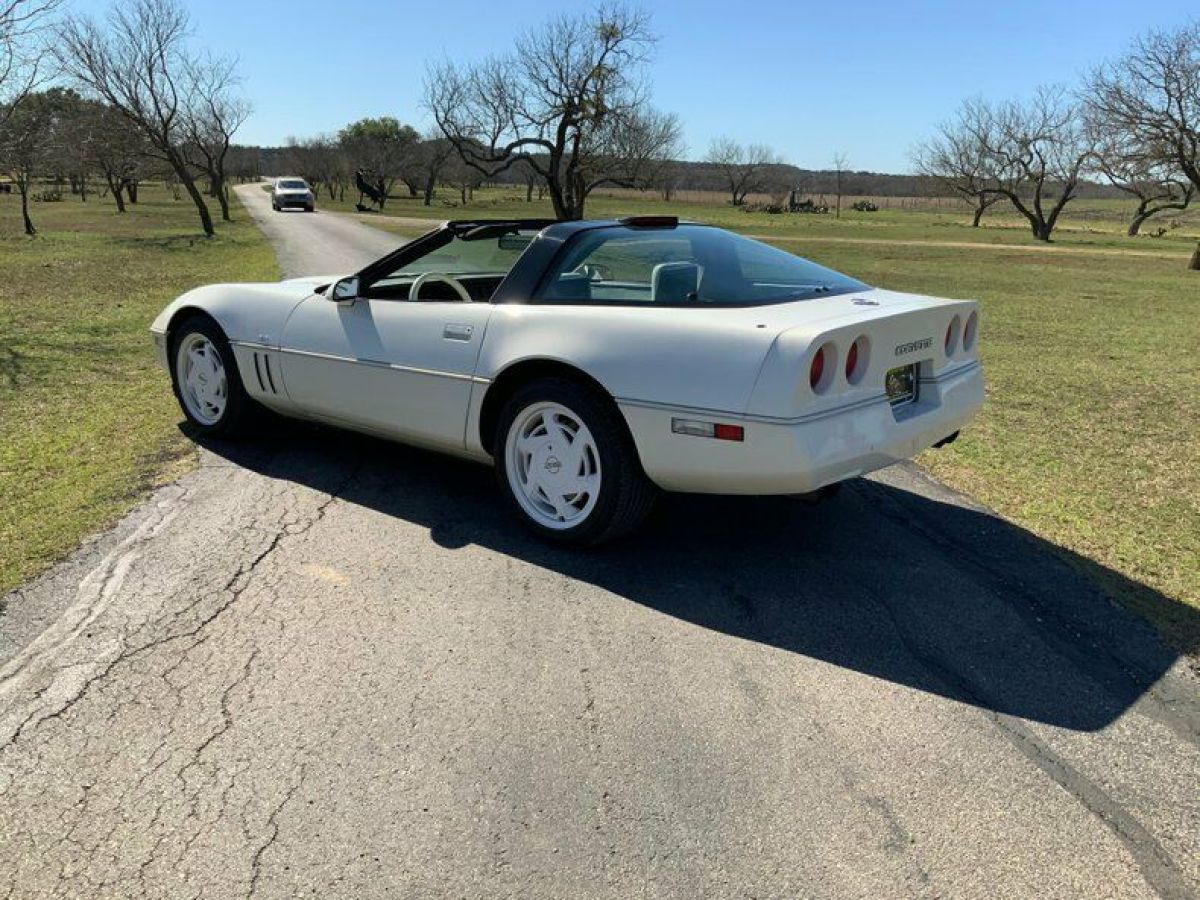 1988 Chevrolet Corvette 35th Anniversary, 8704 Actual Mile Collector Car, - photo 4