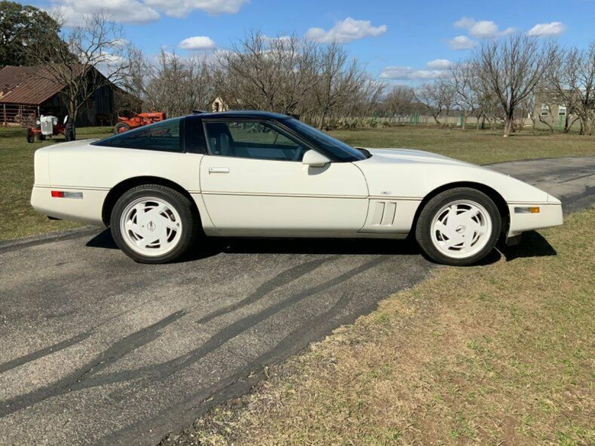 1988 Chevrolet Corvette 35th Anniversary, 8704 Actual Mile Collector Car, - photo 7