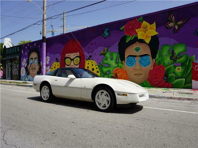1988 Chevrolet Corvette 35th Anniversary - Collector Grade - 24,225 Miles - photo 4