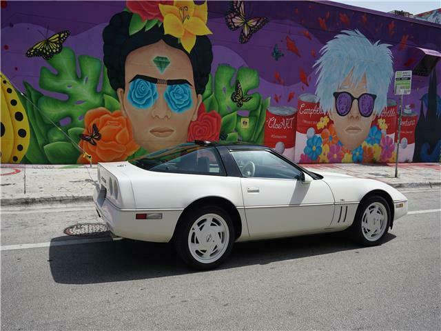 1988 Chevrolet Corvette 35th Anniversary - Collector Grade - 24,225 Miles - photo 9