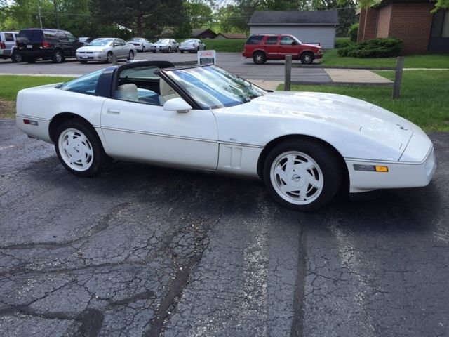 1988 Chevrolet Corvette 35th Anniversary edition 1988 Chevrolet Corvette