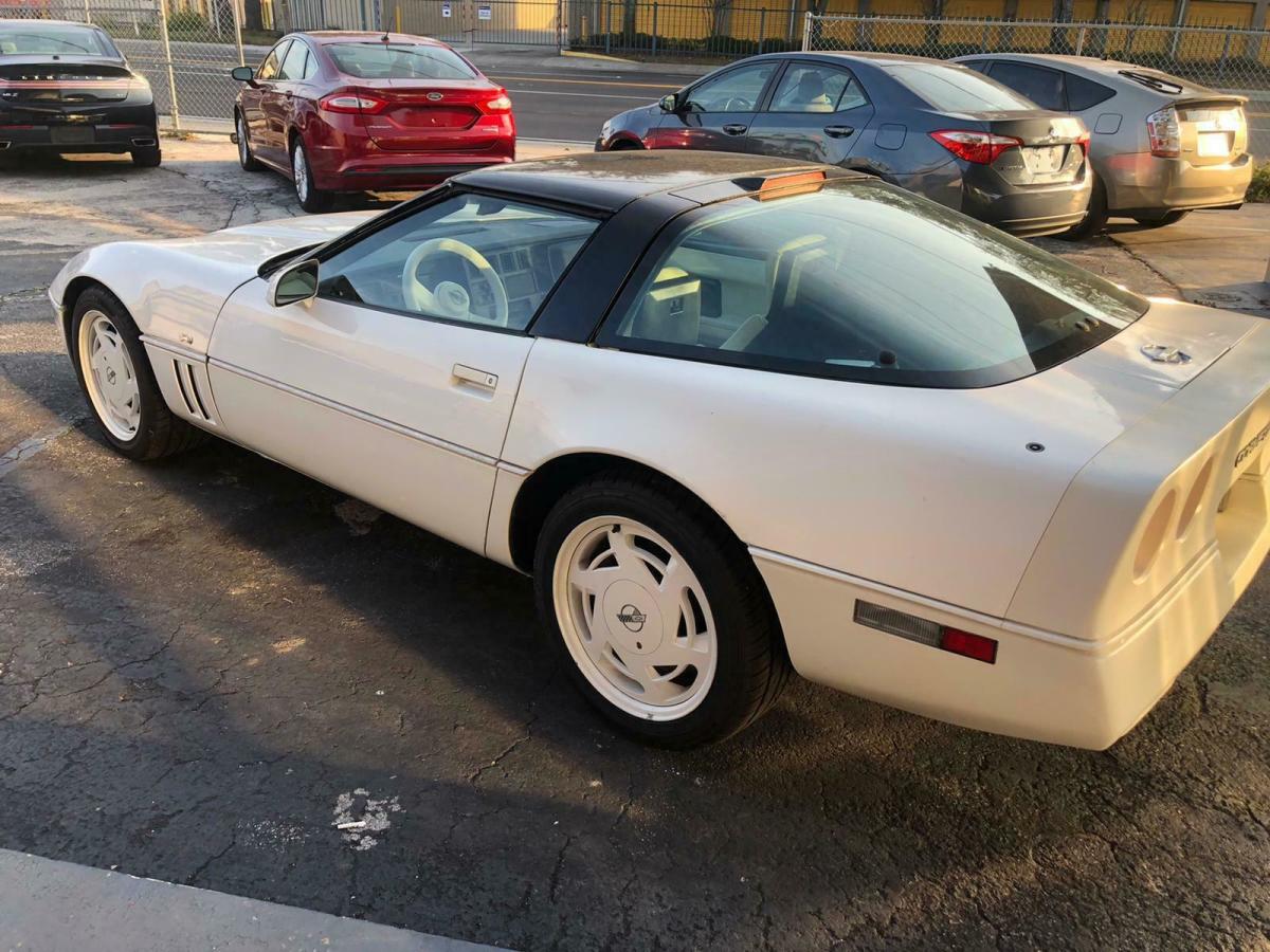 1988 Chevrolet Corvette 35th Anniversary Edition - photo 2