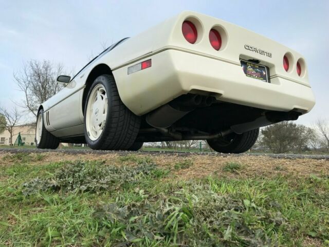 1988 Chevrolet Corvette 35TH ANNIVERSARY SPECIAL EDITION 19K ACTUAL MILES - photo 2