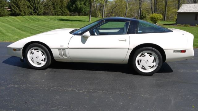 1988 Chevrolet Corvette 35th Special Edition Coupe - photo 8
