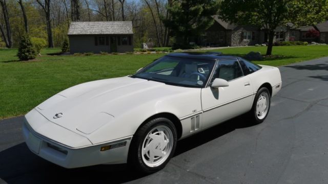 1988 Chevrolet Corvette 35th Special Edition Coupe - photo 9