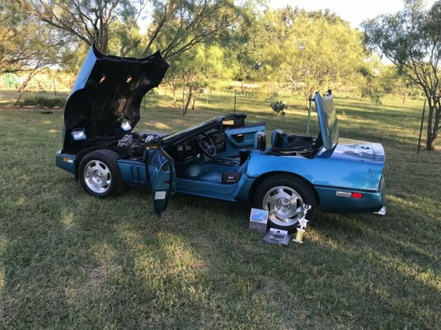 1988 Chevrolet Corvette 7500 Mile Nassau Blue Convertible - photo 2