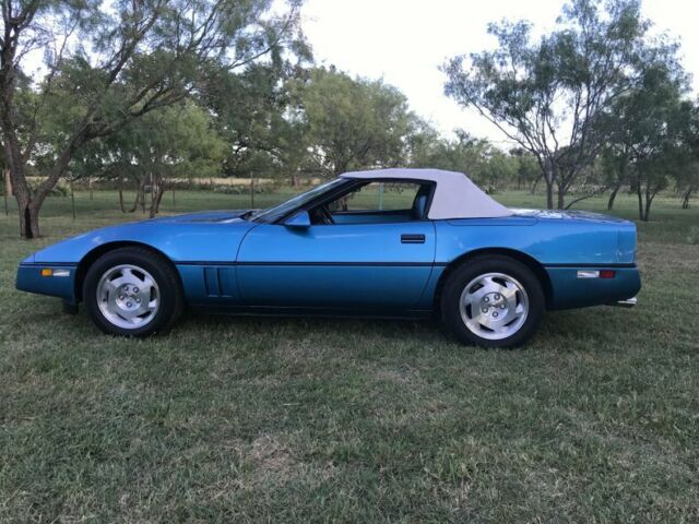1988 Chevrolet Corvette 7500 Mile Nassau Blue Convertible - photo 3