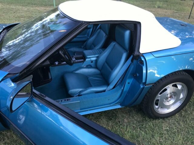 1988 Chevrolet Corvette 7500 Mile Nassau Blue Convertible - photo 8